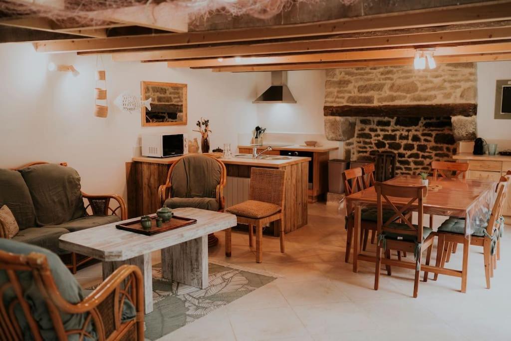 Gite Naturia - Chaumiere De Berringue Plouhinec  Exterior photo